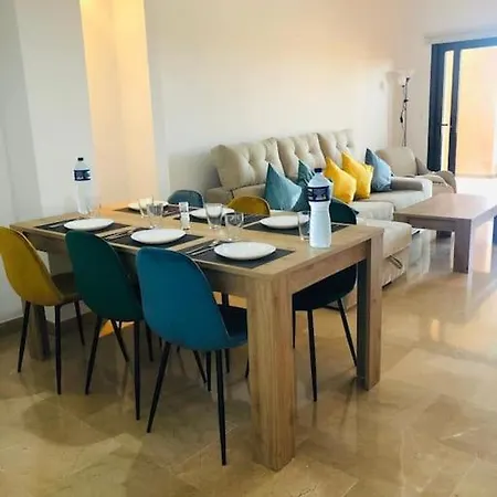 Duquesa 2 Bed Sleeps 6 Overlooking Pool With Magnificent Sea Views Apartment Manilva