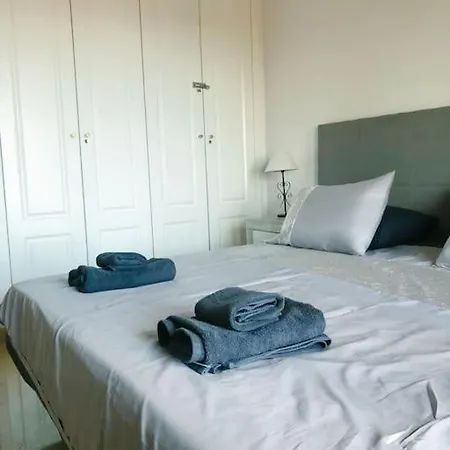 Duquesa 2 Bed Sleeps 6 Overlooking Pool With Magnificent Sea Views