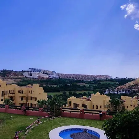 Duquesa 2 Bed Sleeps 6 Overlooking Pool With Magnificent Sea Views * Manilva